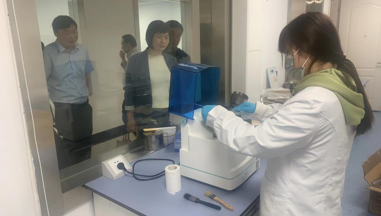 咸寧高新區(qū)領(lǐng)導(dǎo)深入調(diào)研，助推食品飲料產(chǎn)業(yè)檢驗檢測服務(wù)升級